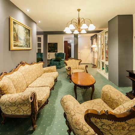 Garni Hotel President De Luxe 크라구예바츠 외부 사진