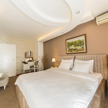 Garni Hotel President De Luxe 크라구예바츠 외부 사진
