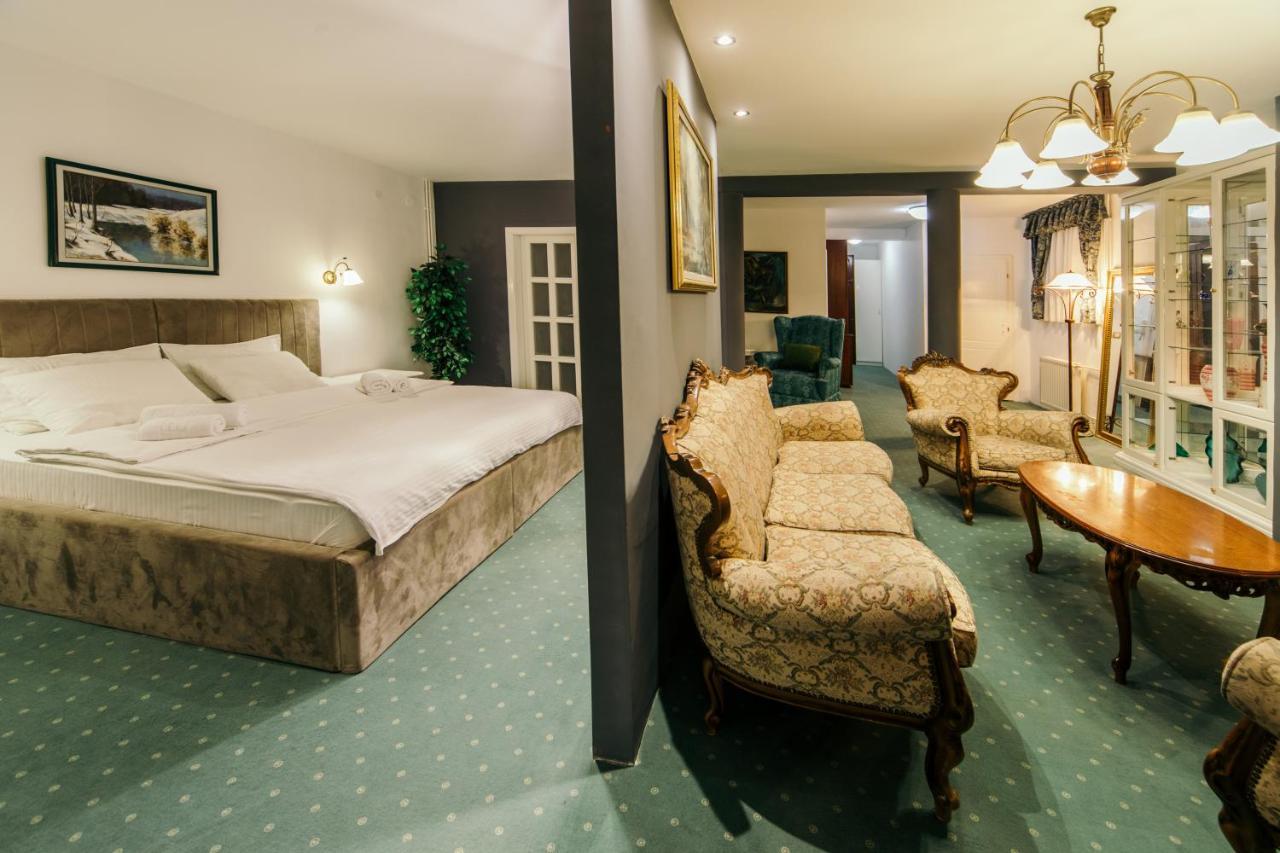 Garni Hotel President De Luxe 크라구예바츠 외부 사진
