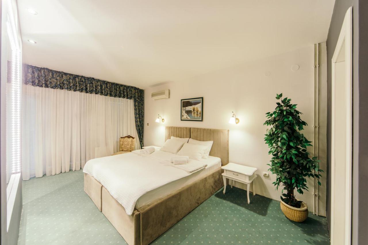Garni Hotel President De Luxe 크라구예바츠 외부 사진