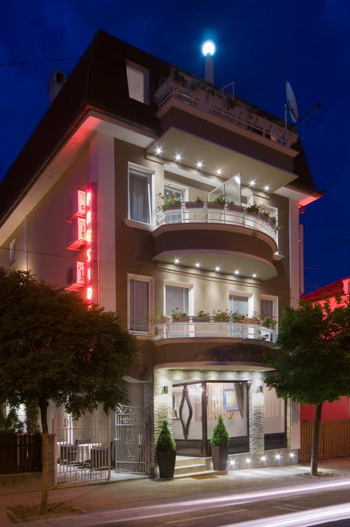 Garni Hotel President De Luxe 크라구예바츠 외부 사진