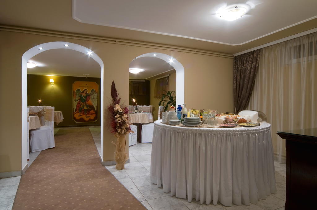 Garni Hotel President De Luxe 크라구예바츠 외부 사진