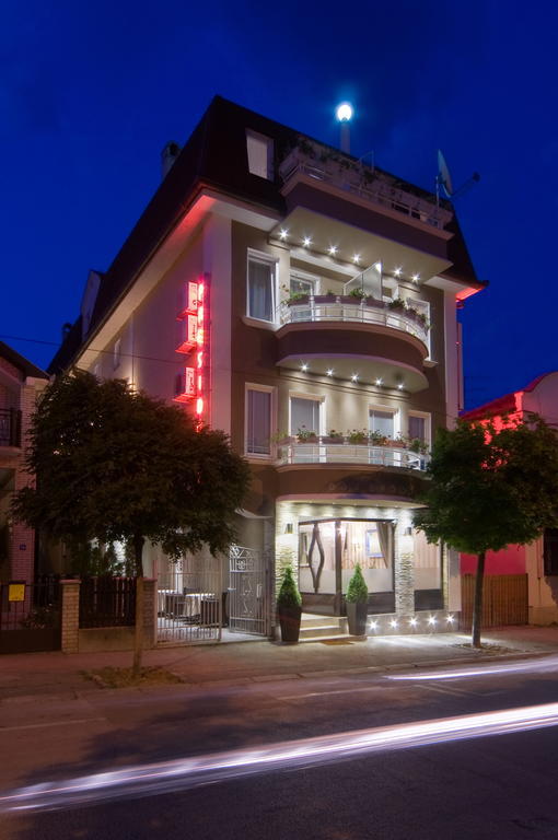 Garni Hotel President De Luxe 크라구예바츠 외부 사진