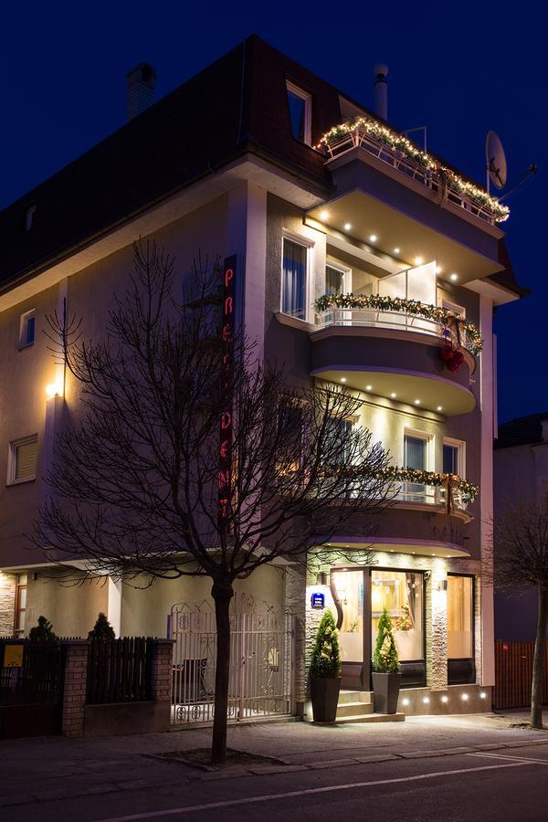 Garni Hotel President De Luxe 크라구예바츠 외부 사진