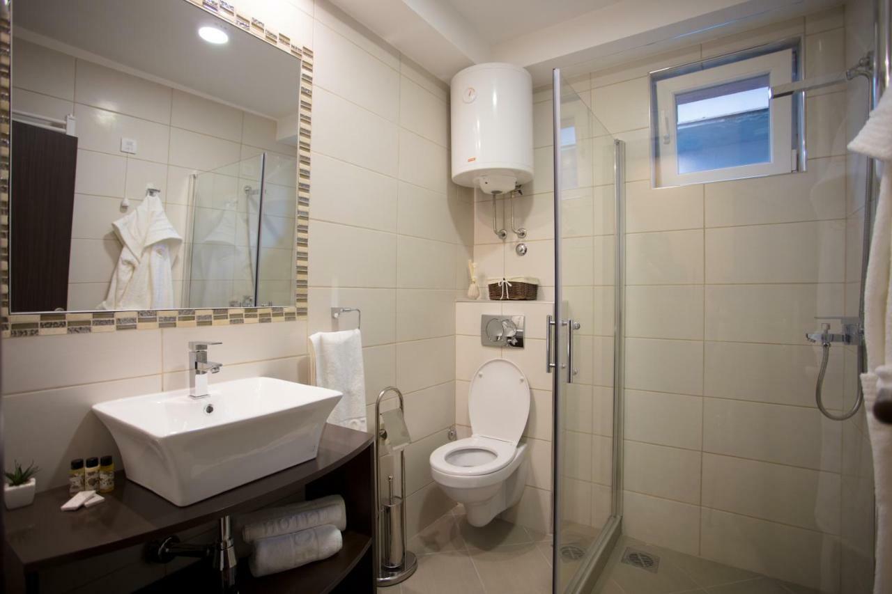 Garni Hotel President De Luxe 크라구예바츠 외부 사진
