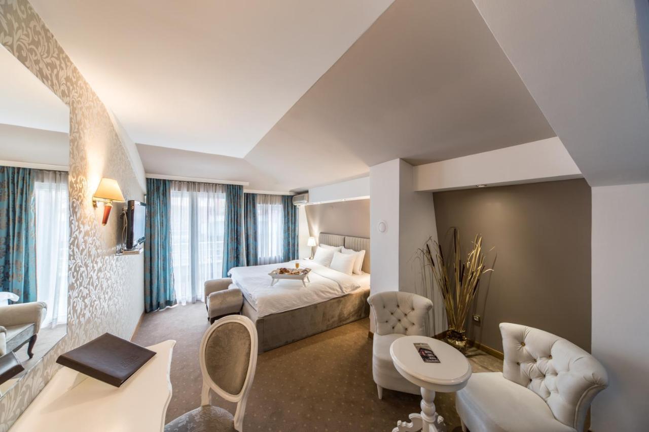 Garni Hotel President De Luxe 크라구예바츠 외부 사진