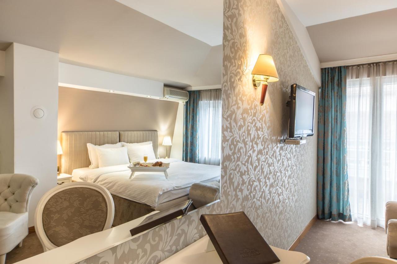 Garni Hotel President De Luxe 크라구예바츠 외부 사진