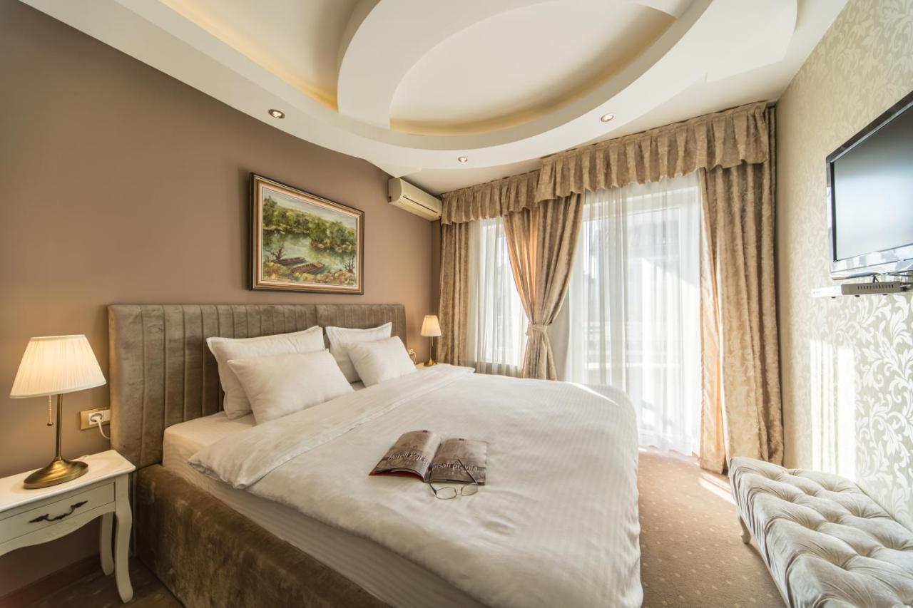 Garni Hotel President De Luxe 크라구예바츠 외부 사진