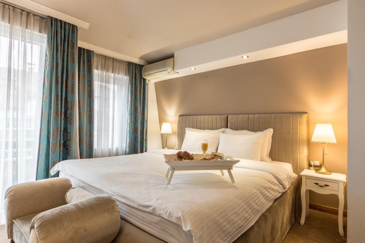 Garni Hotel President De Luxe 크라구예바츠 외부 사진
